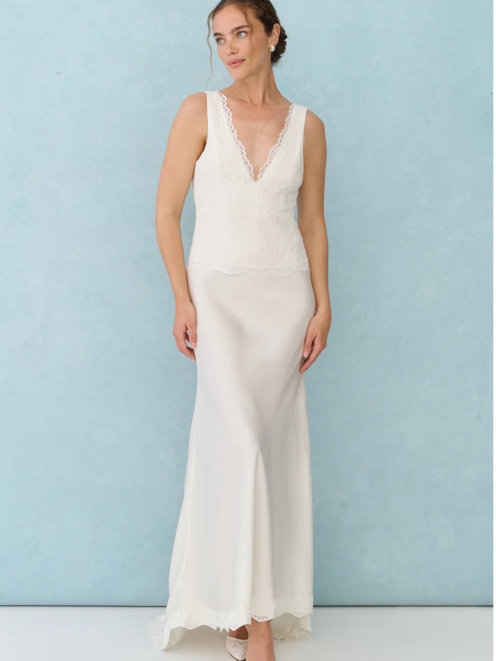NWT Few Moda Anna Lace Formal Dress. Bridal has train!